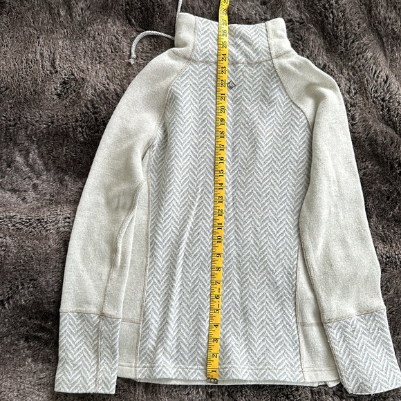 Herringbone Prana Sweater - Picture 4 of 5